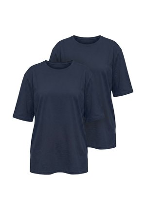 Twee effen donkerblauwe T-shirts met korte mouwen en een ronde hals, naast elkaar weergegeven op een witte achtergrond.