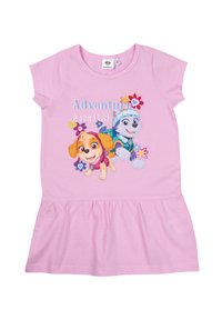 Rosa Baumwollkleid mit ausgestelltem Rock, kurzen Ärmeln und einem grafischen Druck von zwei cartoonhaften Welpen mit floralen Akzenten und Text.