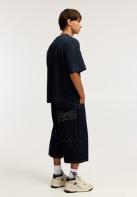 PULL&BEAR BOXY FIT  - Jednoduché tričko - dark blue