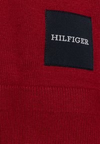 Tommy Hilfiger MONOTYPE TIPPED CREW NECK - Maglione - arizona red
