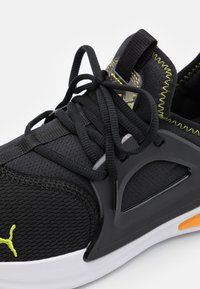 Puma SOFTRIDE ENZO EVO RETROFUTURE UNISEX - Trening copati - black/lime pow