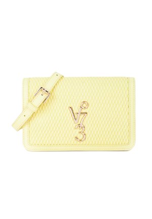 Borsa a tracolla gialla in pelle trapuntata con tracolla removibile e logo in tonalità oro, caratterizzata da una forma rettangolare e superficie testurizzata.