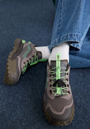 CROSSPATH UNISEX - Sneakers basse - brown/multi