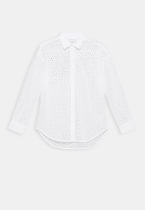 Witte langekatoenen shirt met lange mouwen, met een oogjesontwerp, kraag met knopen en een ronde zoom. Vlotte textuur met subtiele patronen.
