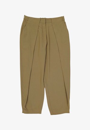 Pantalon beige taille haute avec plis, poches latérales et fermeture à boutons et zip sur le devant.