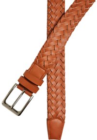 Flettet lærbelte i karamelfarve, med en sølvfarvet metalspænde og en glat lærdel. Holdbar og fleksibel design.