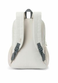 Zaino grigio chiaro con spallacci imbottiti e regolabili. Presenta una texture di tessuto liscia, una tasca laterale in rete e una piccola etichetta del brand sul davanti.