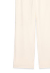 Krēmkrāsa platajā kāju bikses ar gludu tekstūru, ar augstu jostasvietu, platu piegriezumu un minimālisma dizainu, ideāli piemērotas ikdienas vai svinīgām apģērbam.