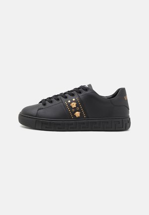 Versace APPLICATION MEDUSE AND STUD - Tenisky - black/gold