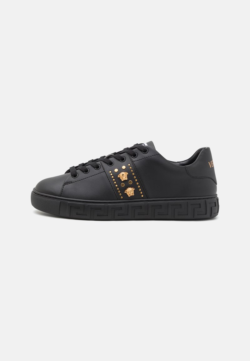 Versace - APPLICATION MEDUSE AND STUD - Matalavartiset tennarit - black/gold, Suurenna