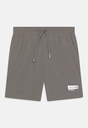 Szare męskie szorty z elastycznym pasem, przednimi kieszeniami, regulowanym sznurkiem oraz białym logo "Jack & Jones Performance" na dolnej prawej nogawce.