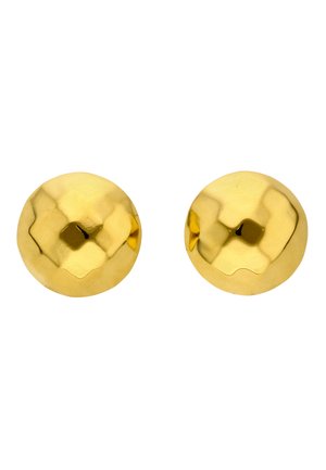 Pár kerek, kalapált arany fülbevaló, fényes, tükröződő felülettel, fehér háttéren.