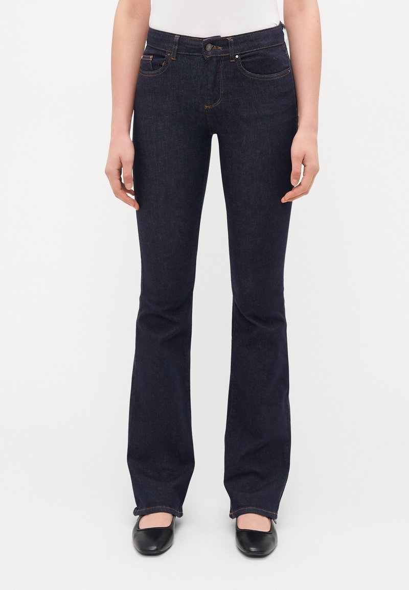 ONLY Tall ONLBLUSH MID STAYBLUE - Flared Jeans - dark blue denim