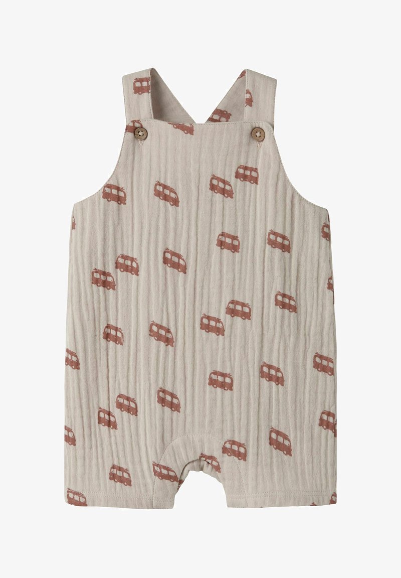 Barboteuse beige pour bébé avec imprimés de camping-car marron, bretelles à boutons et jambes courtes en tissu texturé.