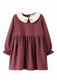 Weinrot langärmliges Kleid mit weißem Kragen, das mit rosa floralem Stickerei und einer gerafften Taille gestaltet ist. Hergestellt aus weichem Stoff.