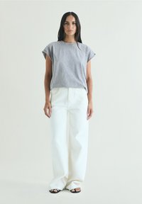Unselected, grey