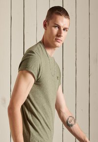 Superdry & Co VINTAGE LOGO  - T-shirt basic - hushed olive grit