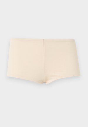 Beigenväriset saumattomat poikashortsityyliset alusvaatteet, joissa on sileä pinta, esitettynä tasaisena vaaleanharmaalla taustalla.