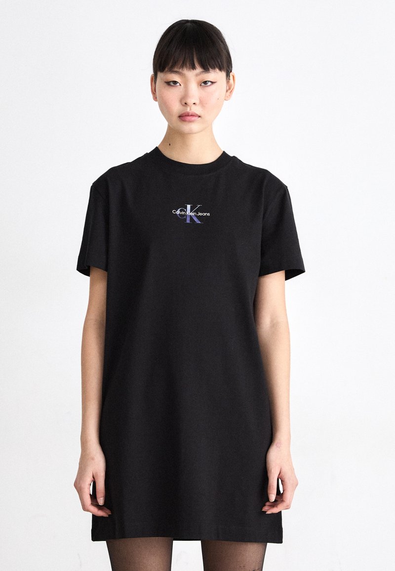 Calvin Klein Jeans - GRADIENT MONOLOGO TEE DRESS - Trikotāžas kleita - black, Palielināt
