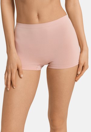 Lichtroze naadloze shorts gemaakt van zacht, rekbaar materiaal. Beschikt over een gladde tailleband en korte benen, ontworpen voor comfort en een goede pasvorm.