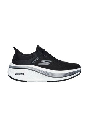 Zapatilla deportiva negra con parte superior de malla, entresuela blanca acolchada y suela exterior de goma negra texturizada. Presenta un diseño sin cordones y detalles con el logo.