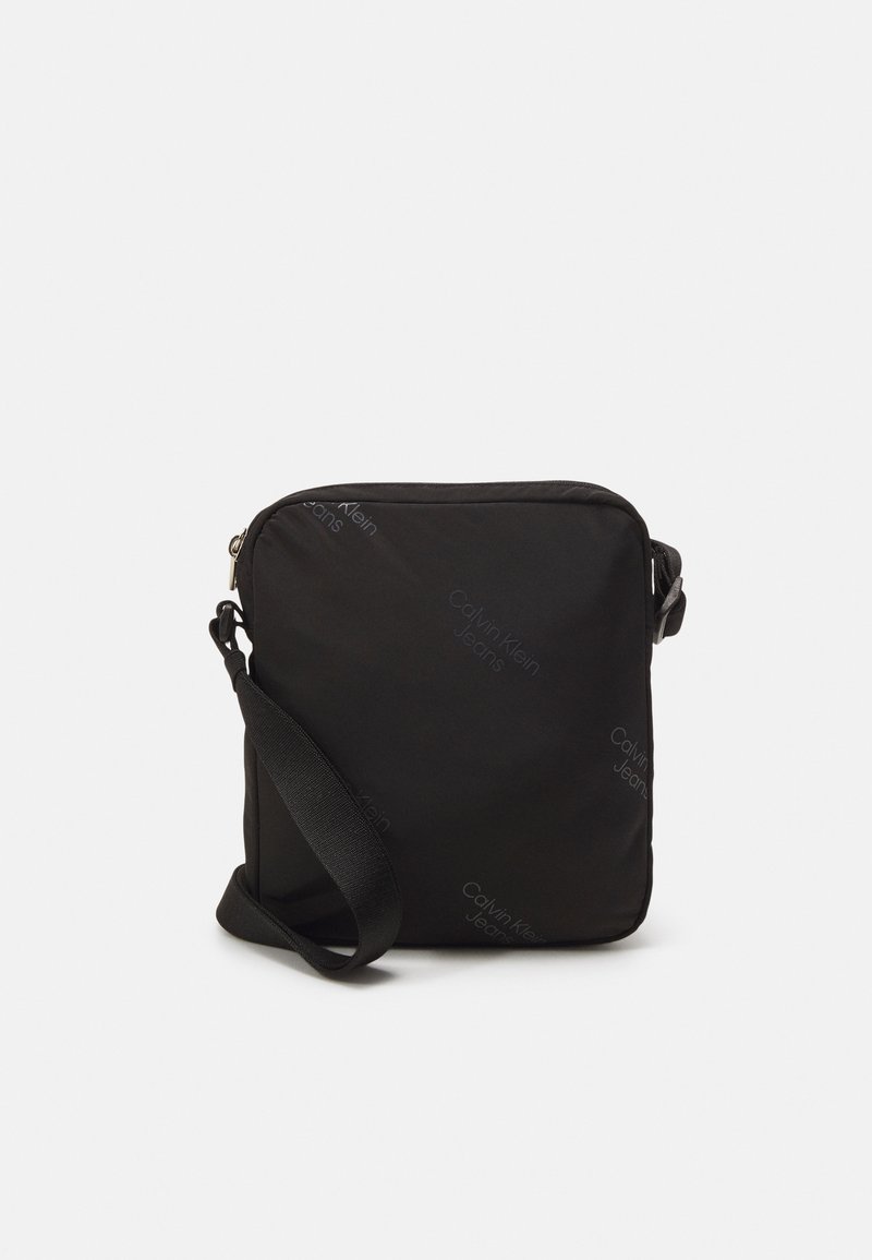 Calvin Klein Jeans SPORT ESSENTIALS REPORTER18 UNISEX - Borsa a tracolla - black/pinstripe grey