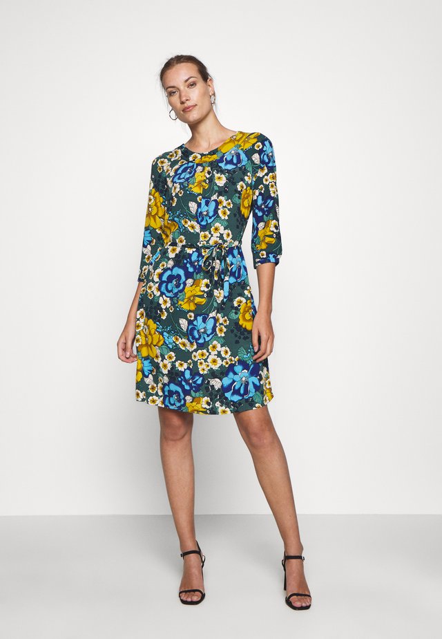 SHIRLEY DRESS - Hverdagskjoler - pine green