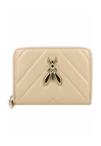 Beige Lederportemonnaie mit gesteppter Chevron-Struktur, vorne mit einem gold-schwarzen Insekt-Emblem und einem Reißverschlussverschluss.