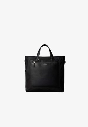 Czarna torba na ramię z podwójnymi uchwytami, dużą przednią skórzaną kieszenią na suwak i subtelnym logo Calvin Klein na środku kieszeni.