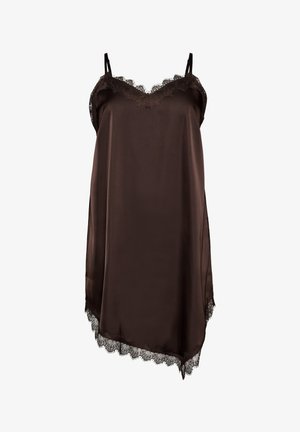 Tumepruun satiinist õhuke kleit pitsist kaeluse ja asümmeetrilise hembusega, reguleeritavate õlapaeltega.