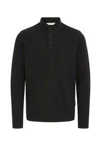 Čierne polo tričko s dlhým rukávom vyrobené z hladkého materiálu, s golierom, zapínaním na päť gombíkov a malým detailom bočnej etikety.