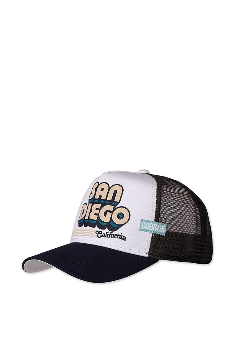 Trucker-Cap mit einem weißen Vorderteil, auf dem der Text "SAN DIEGO" in kräftigen Farben prangt, einem marineblauen Schirm und einem schwarzen Netzrücken. Mit einem "coastal" Etikett.