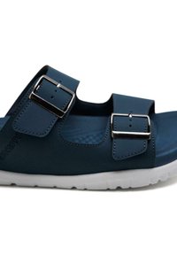 Sándalo sintético azul con dos correas ajustables con hebillas plateadas, una plantilla texturizada y una suela de goma blanca contrastante.