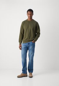 INDICODE JEANS Ikdienas džemperis - olive