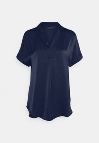 Maglietta blu navy a maniche corte con colletto a punta, realizzata in un tessuto leggermente testurizzato e liscio. Vestibilità ampia con orlo arrotondato.