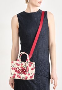 CHERRY CARGO TOTE - Bolso de mano - chalk multi