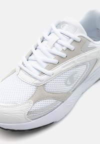 Champion CHAMP 2K - Treningssko - white/silver