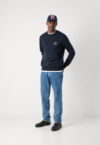 Tommy Hilfiger STACK - Melegítőfelső - desert sky