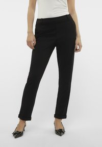 Vero Moda - SARA TAPERED BOO - Bukser - schwarz Miniaturebillede 1