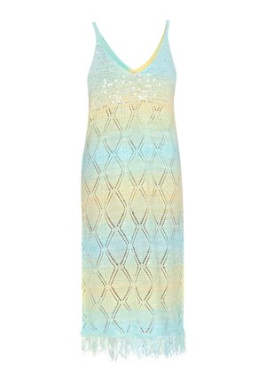 Lehký, vícolorý pletený šaty s diamantovým vzorem, výstřihem do V a třásňovým lemem. Barvy zahrnují modrou, žlutou a krémovou.