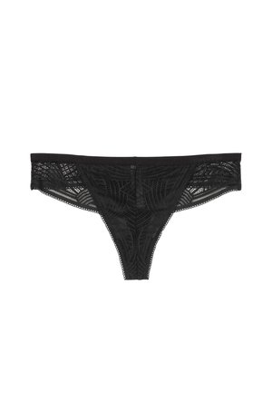 Tanga de encaje negro con intrincados patrones geométricos, una cinturilla lisa y bordes ondulados. La tela es semitranslúcida y texturizada.