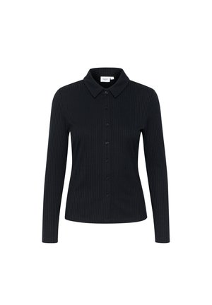 Czarna, prążkowana bluzka z długim rękawem, z kołnierzykiem, z przodu zapinana na guziki i o dopasowanym kroju, wykonana z gładkiego materiału.