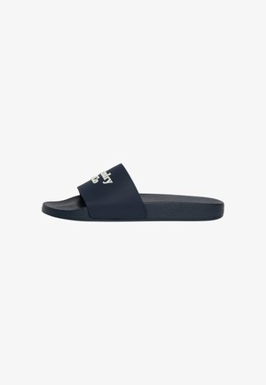 Marineblauwe slippers met gestructureerde zool en brede band met witte geborduurde tekst op een witte achtergrond.