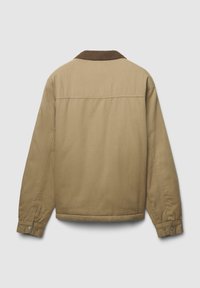 Jasnobrązowa kurtka z ciemnobrązowym kołnierzem, pokazana od tyłu, z długimi rękawami i zapinanymi mankietami na neutralnym tle.