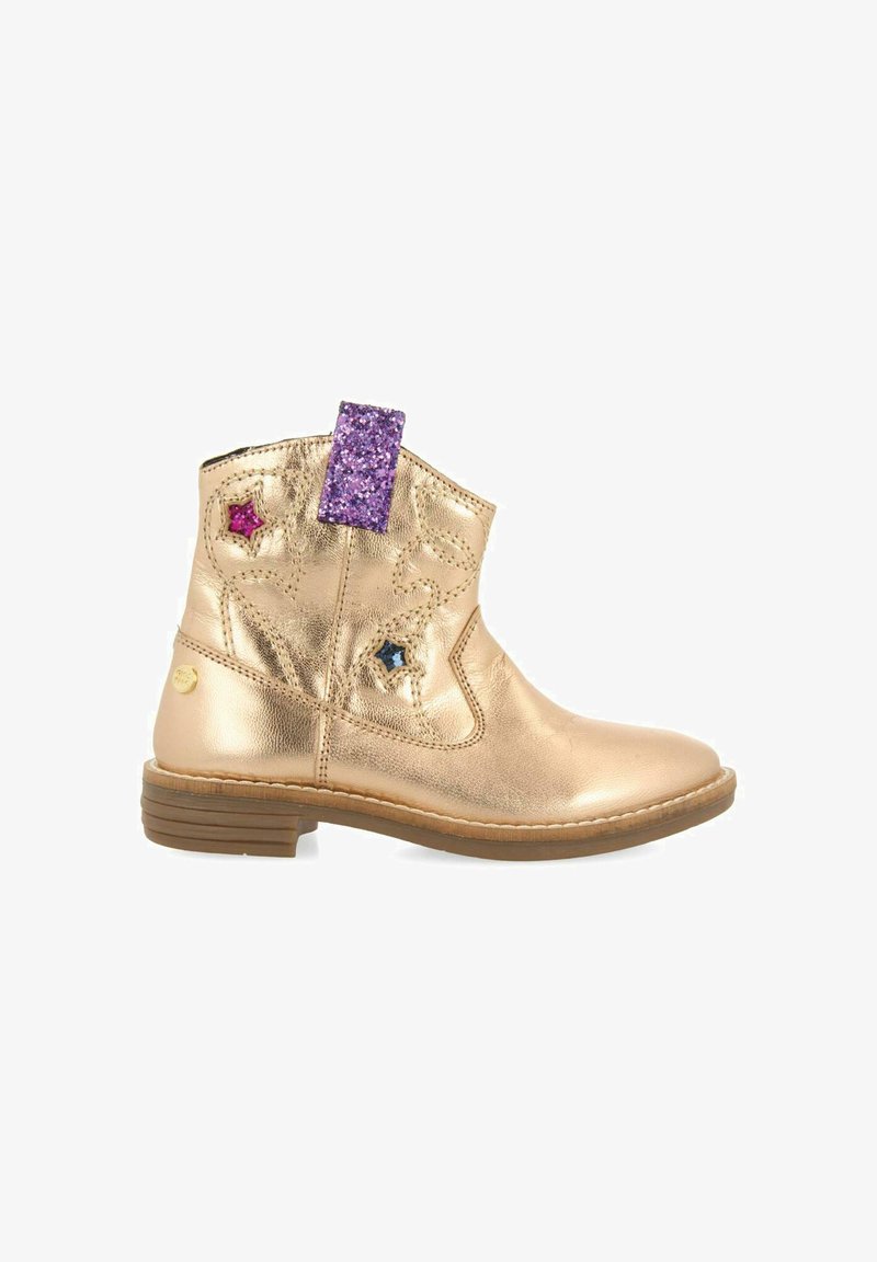 Stivale alla caviglia metallico oro con dettagli cuciti, caratterizzato da accenti di stelle rosa e blu e una linguetta di glitter viola sul lato. Suola in gomma.