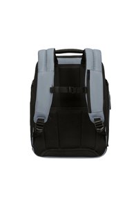 Zaino con tessuto imbottito e a rete in nero e grigio chiaro. Dotato di spallacci regolabili, scomparti con cerniera e maniglia superiore per il trasporto.