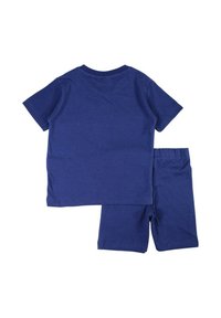 T-shirt à manches courtes en coton bleu marine avec un short assorti. Le t-shirt a un col rond ; le short est équipé d'une ceinture élastique.