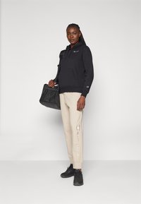 Champion ICONS CUFF PANTS LARGE LOGO - Spodnji deli trenirk - beige