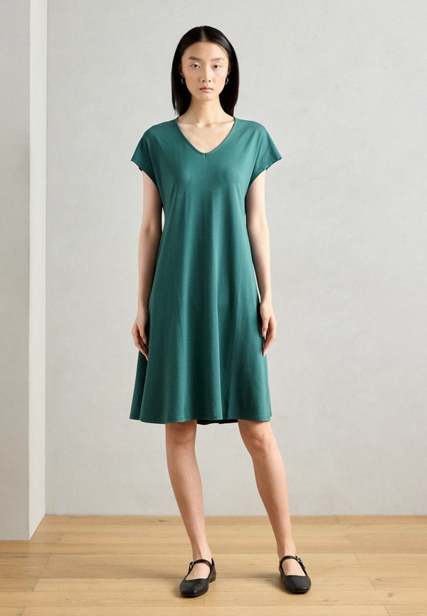 DRESS V NECK - Jersey dress - summer pine
