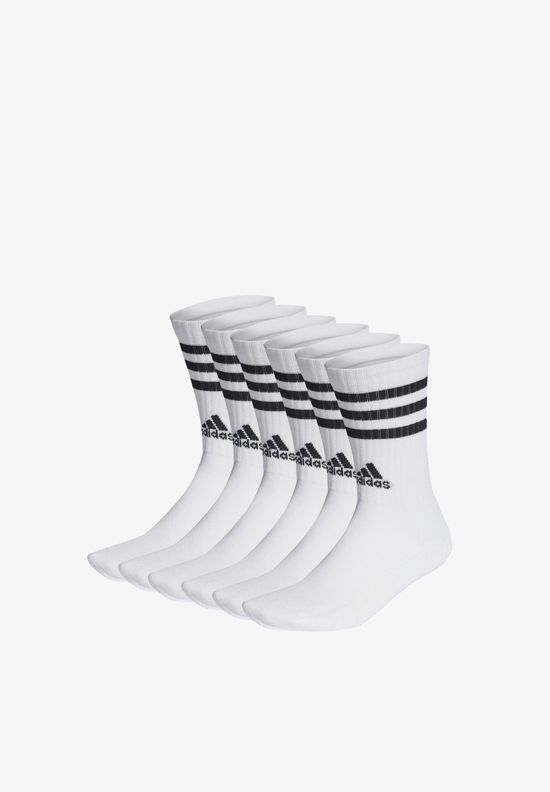 Weiße Sportsocken mit gerippten Bündchen, die drei schwarze Streifen und das Adidas-Logo aufweisen. Sechs Paare ordentlich arrangiert.